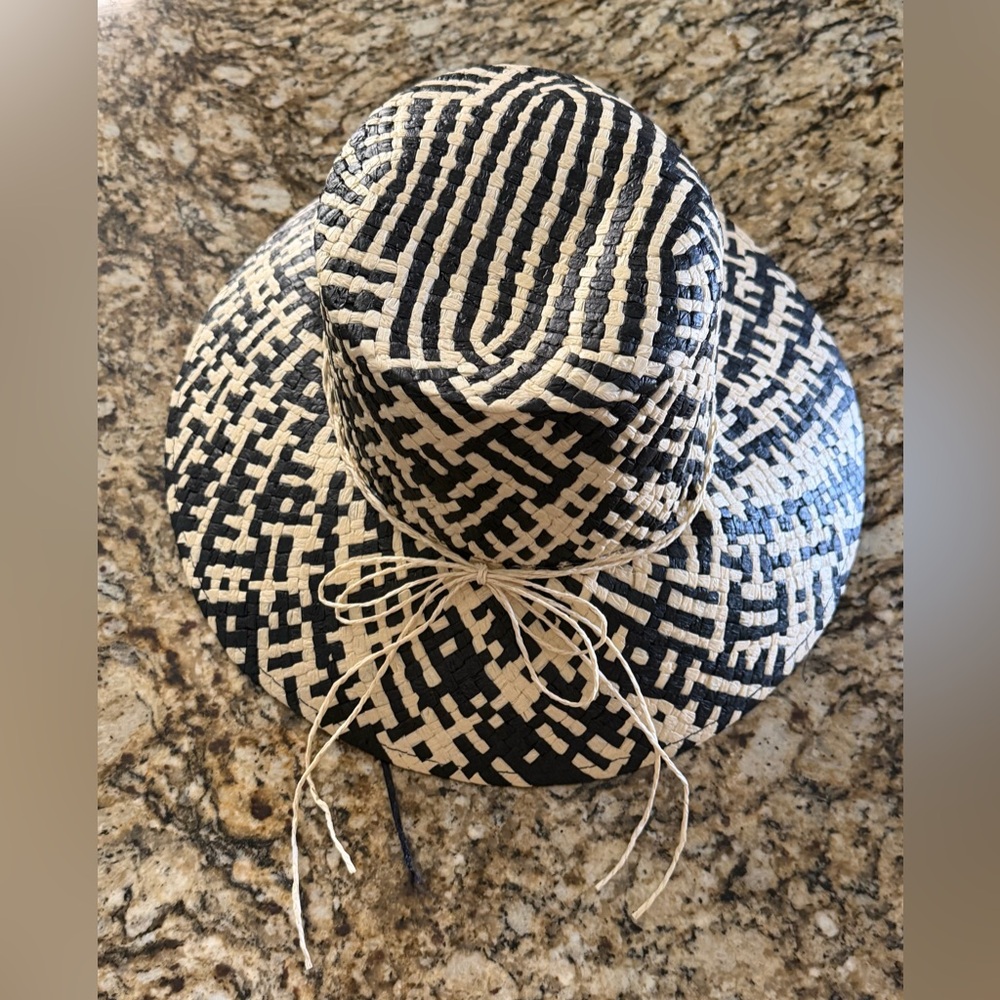 Nordstrom
Women's Woven Sraw Bucket Hat